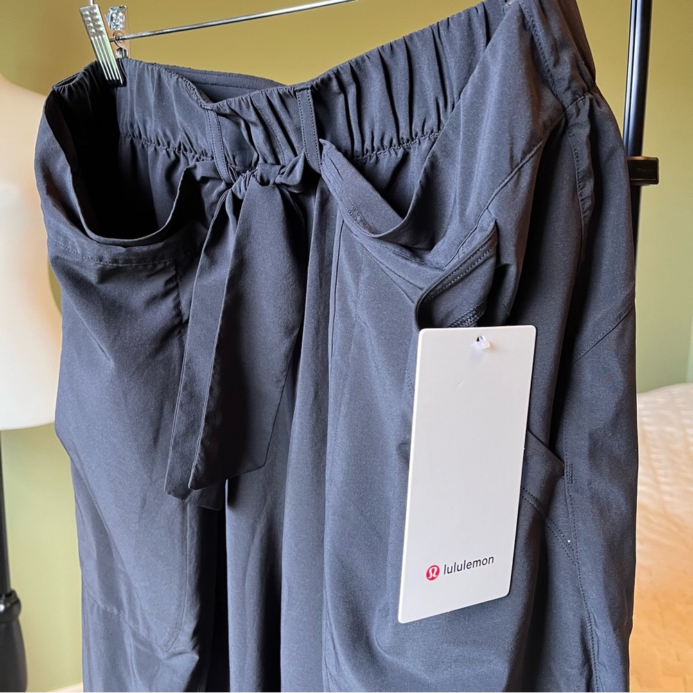 ๐ช MAKE OFFER NWT Lululemon Black Wrap-Front Wide Leg HR Crop Size 12 - Picture 5 of 15